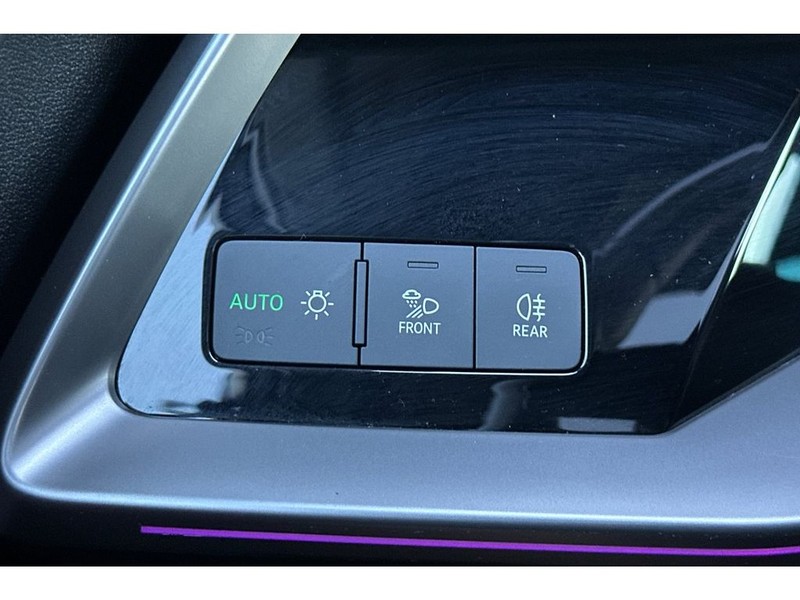 Audi A3 Vehicle Full-screen Gallery Image 32