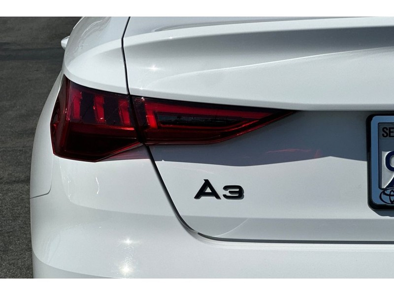 Audi A3 Vehicle Full-screen Gallery Image 34