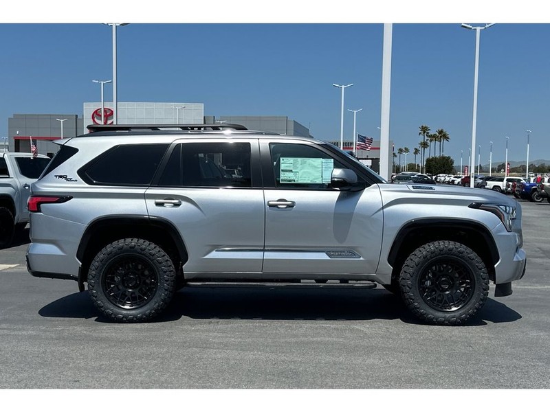 Toyota Sequoia Vehicle Full-screen Gallery Image 03