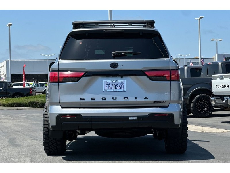Toyota Sequoia Vehicle Full-screen Gallery Image 05