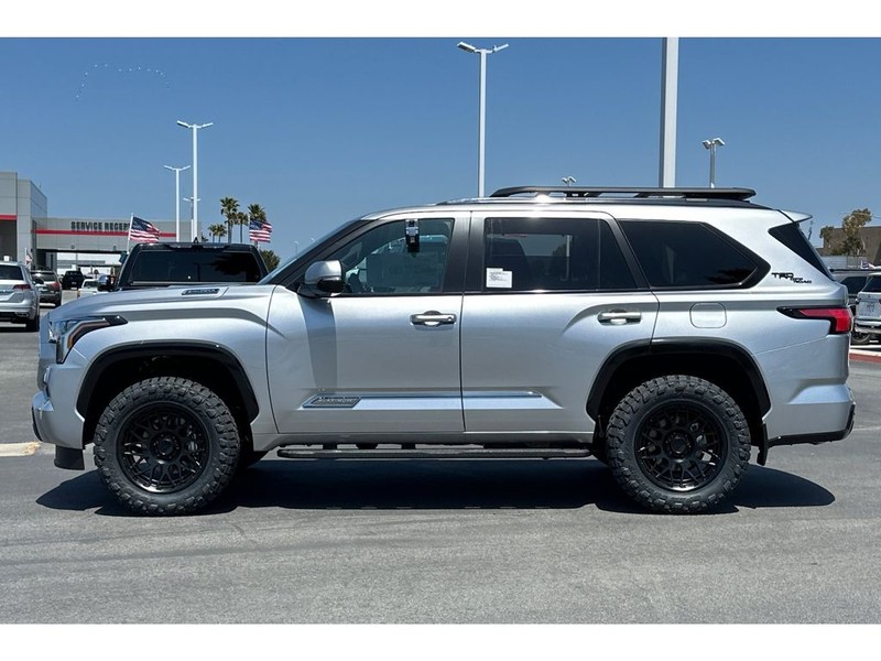 Toyota Sequoia Vehicle Full-screen Gallery Image 07