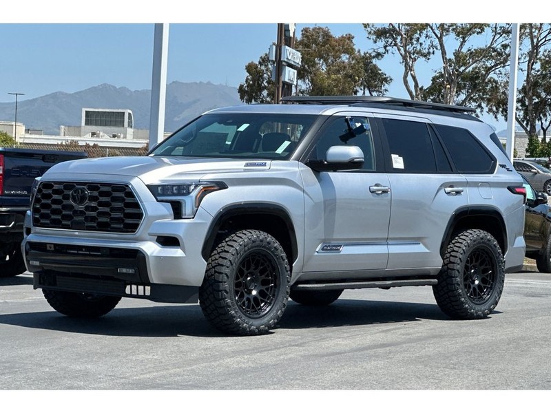 Toyota Sequoia Vehicle Full-screen Gallery Image 08