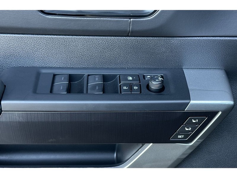 Toyota Sequoia Vehicle Full-screen Gallery Image 12
