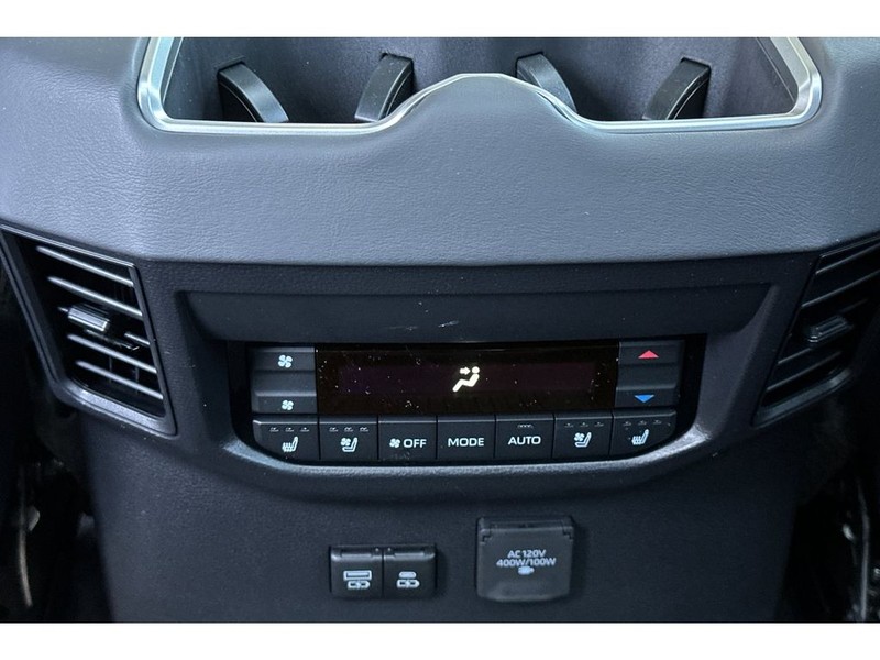 Toyota Sequoia Vehicle Full-screen Gallery Image 14
