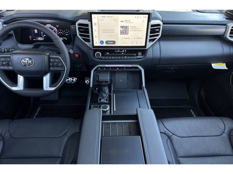 Toyota Sequoia Vehicle Full-screen Gallery Image 15