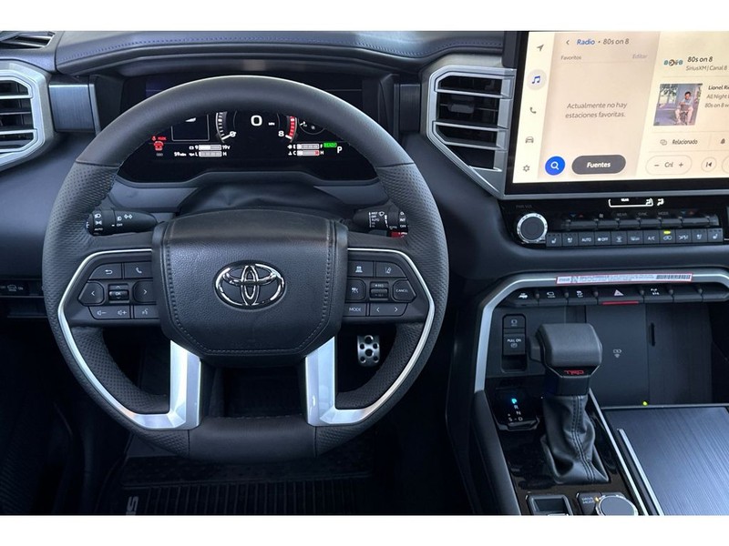 Toyota Sequoia Vehicle Full-screen Gallery Image 16