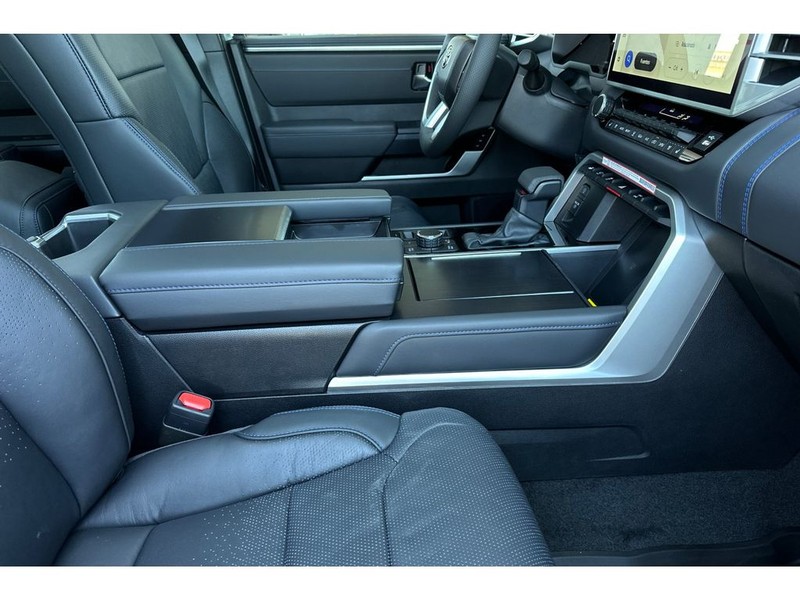 Toyota Sequoia Vehicle Full-screen Gallery Image 19