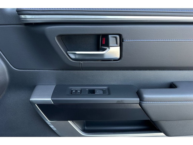 Toyota Sequoia Vehicle Full-screen Gallery Image 21