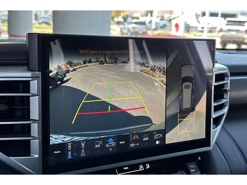 Toyota Sequoia Vehicle Full-screen Gallery Image 24