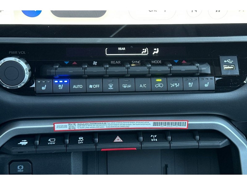 Toyota Sequoia Vehicle Full-screen Gallery Image 25
