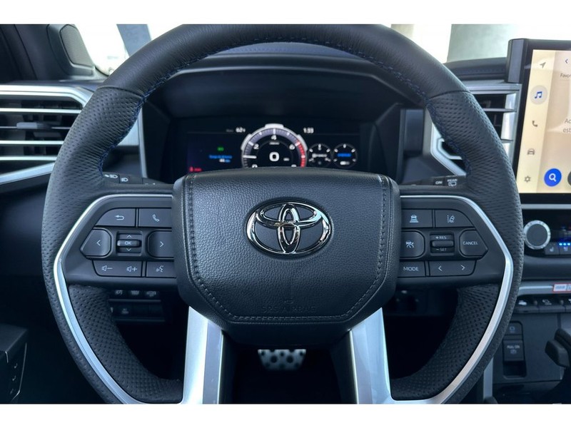 Toyota Sequoia Vehicle Full-screen Gallery Image 28
