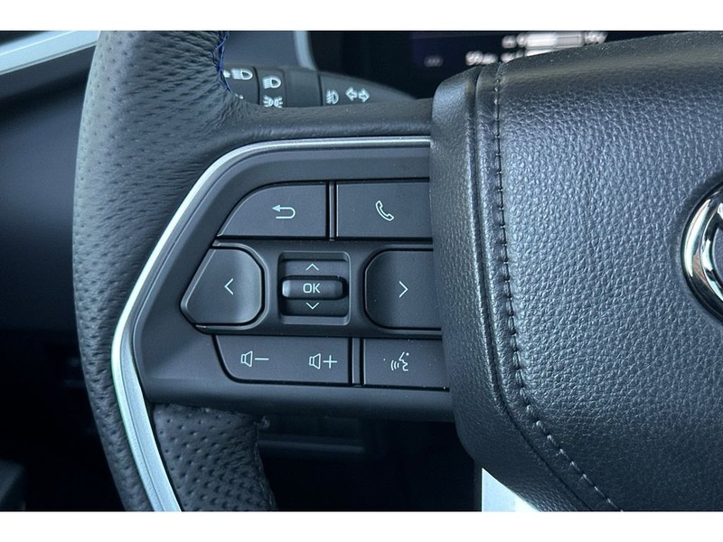 Toyota Sequoia Vehicle Full-screen Gallery Image 29