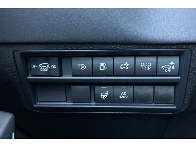 Toyota Sequoia Vehicle Full-screen Gallery Image 33