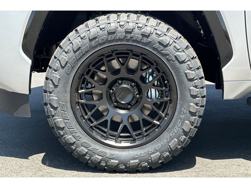Toyota Sequoia Vehicle Full-screen Gallery Image 34