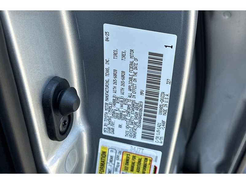Toyota Sequoia Vehicle Full-screen Gallery Image 36