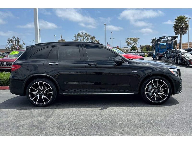 Mercedes-Benz GLC Vehicle Full-screen Gallery Image 03