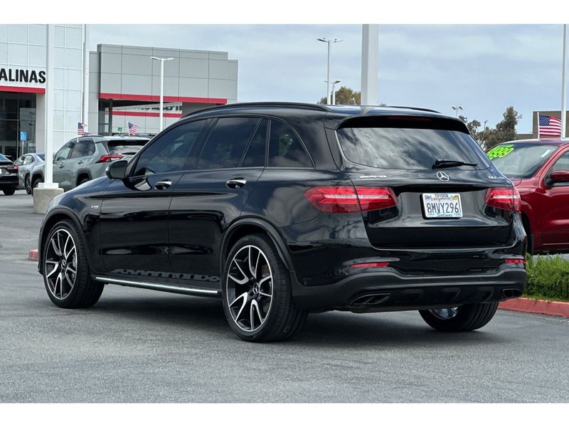 Mercedes-Benz GLC Vehicle Full-screen Gallery Image 06