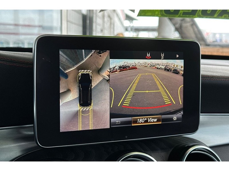 Mercedes-Benz GLC Vehicle Full-screen Gallery Image 24