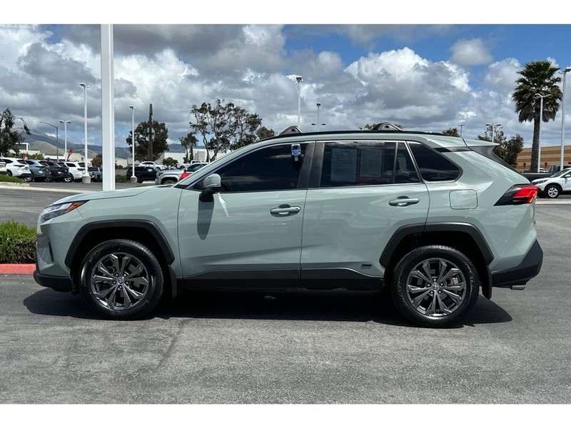 Toyota RAV4 Vehicle Full-screen Gallery Image 07