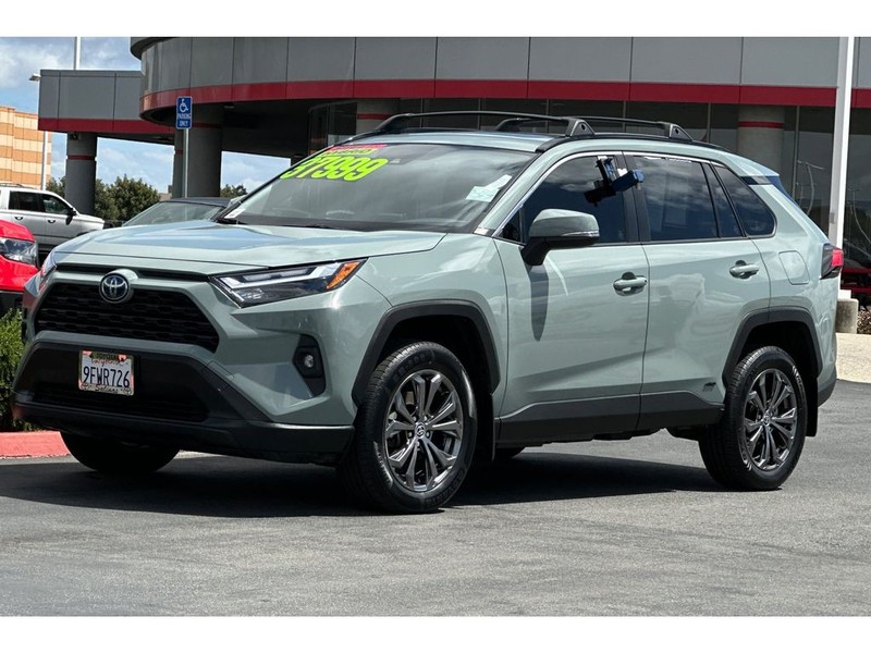 Toyota RAV4 Vehicle Full-screen Gallery Image 08
