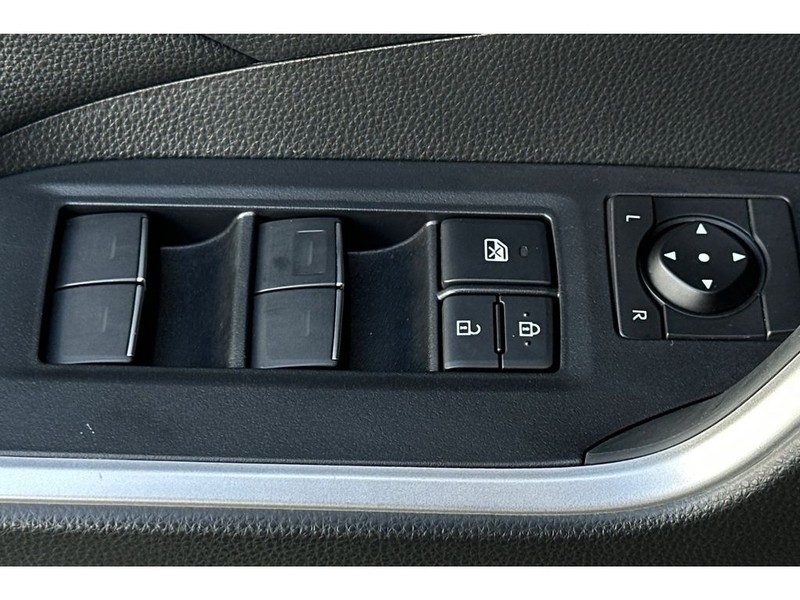 Toyota RAV4 Vehicle Full-screen Gallery Image 12