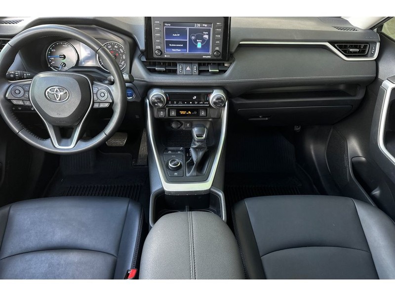 Toyota RAV4 Vehicle Full-screen Gallery Image 15