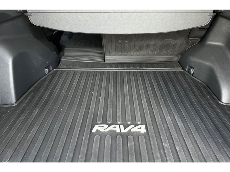 Toyota RAV4 Vehicle Full-screen Gallery Image 17