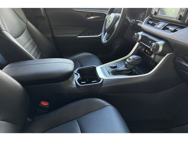 Toyota RAV4 Vehicle Full-screen Gallery Image 18