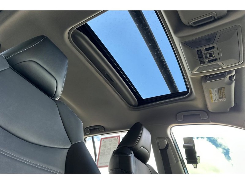 Toyota RAV4 Vehicle Full-screen Gallery Image 19