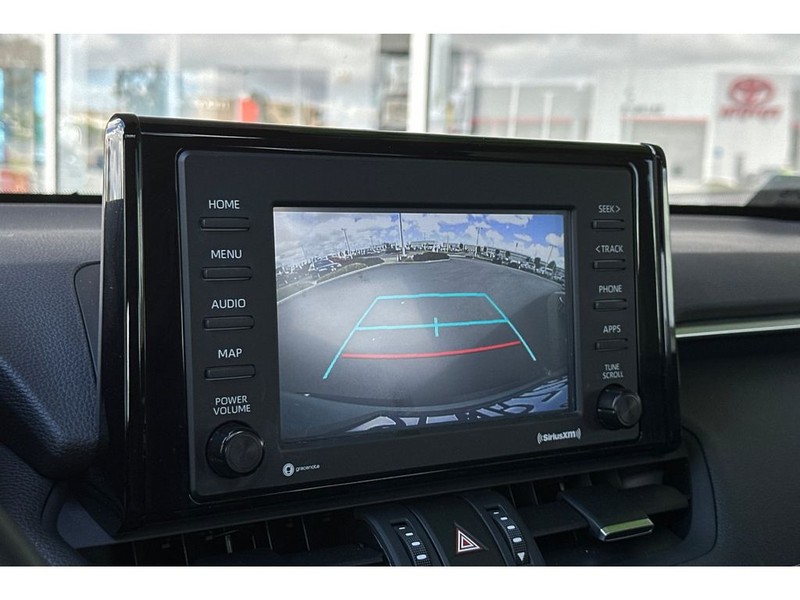 Toyota RAV4 Vehicle Full-screen Gallery Image 22