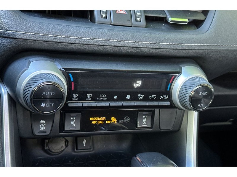 Toyota RAV4 Vehicle Full-screen Gallery Image 23