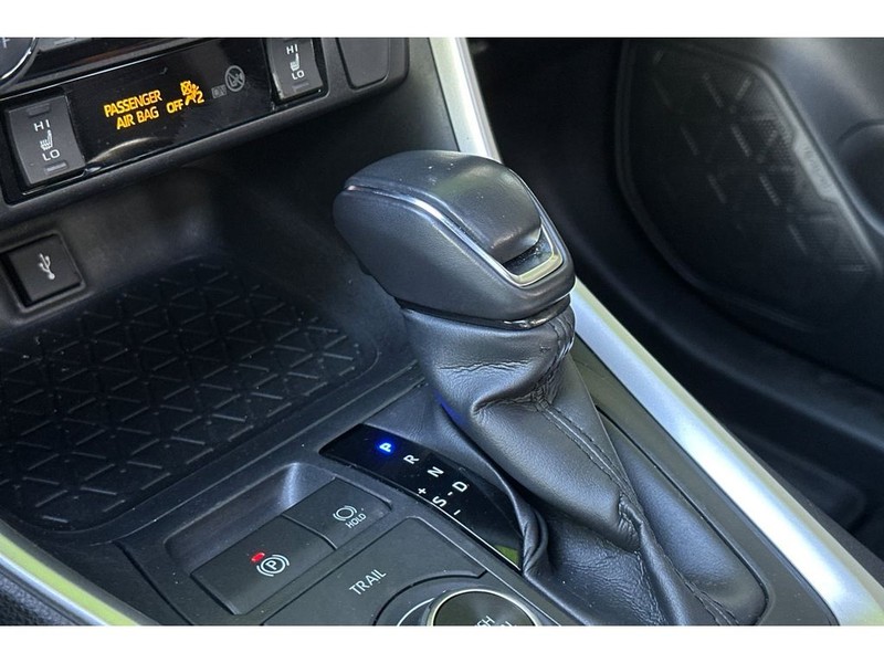 Toyota RAV4 Vehicle Full-screen Gallery Image 24