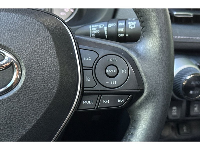 Toyota RAV4 Vehicle Full-screen Gallery Image 28