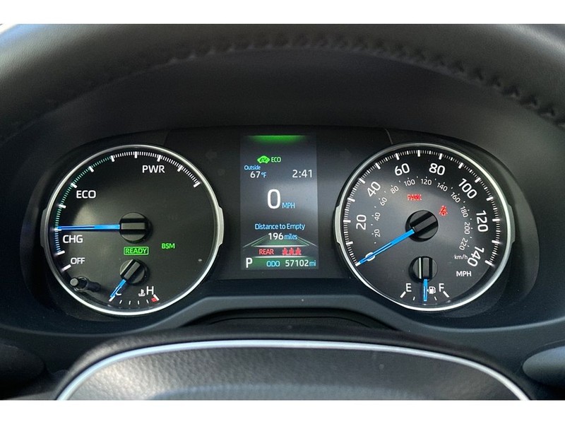Toyota RAV4 Vehicle Full-screen Gallery Image 29