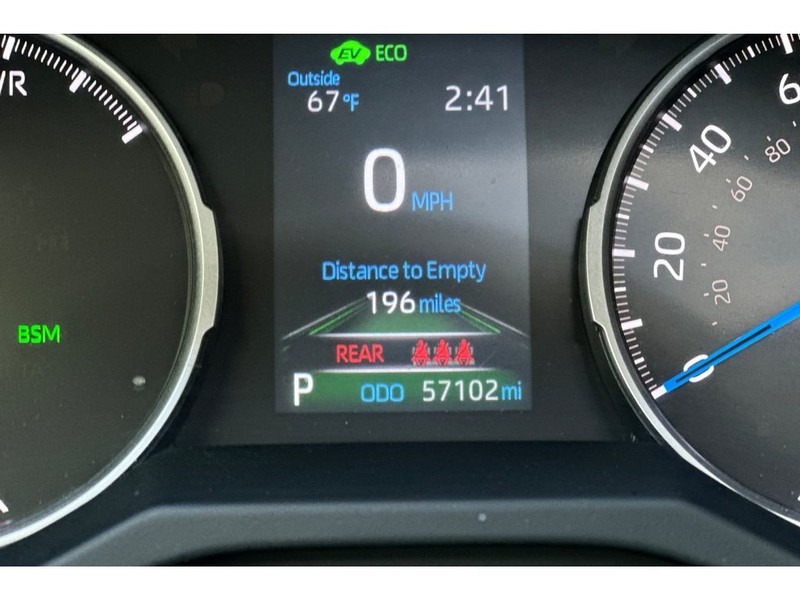 Toyota RAV4 Vehicle Full-screen Gallery Image 30