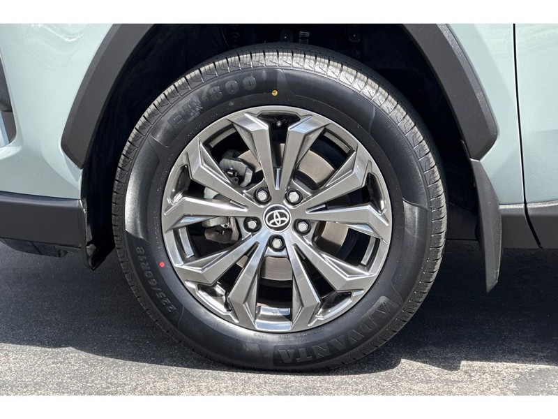Toyota RAV4 Vehicle Full-screen Gallery Image 32