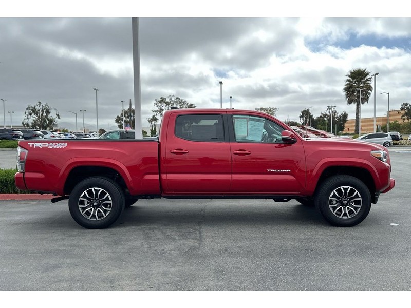 Toyota Tacoma Vehicle Full-screen Gallery Image 03