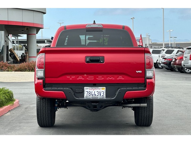 Toyota Tacoma Vehicle Full-screen Gallery Image 05