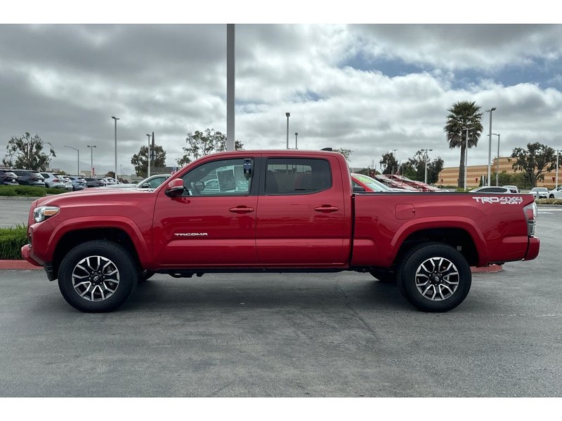 Toyota Tacoma Vehicle Full-screen Gallery Image 07