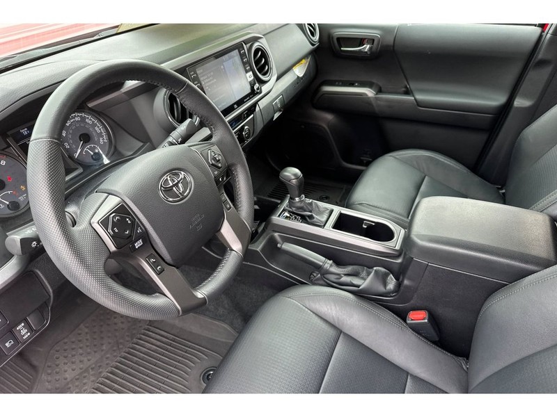 Toyota Tacoma Vehicle Full-screen Gallery Image 10