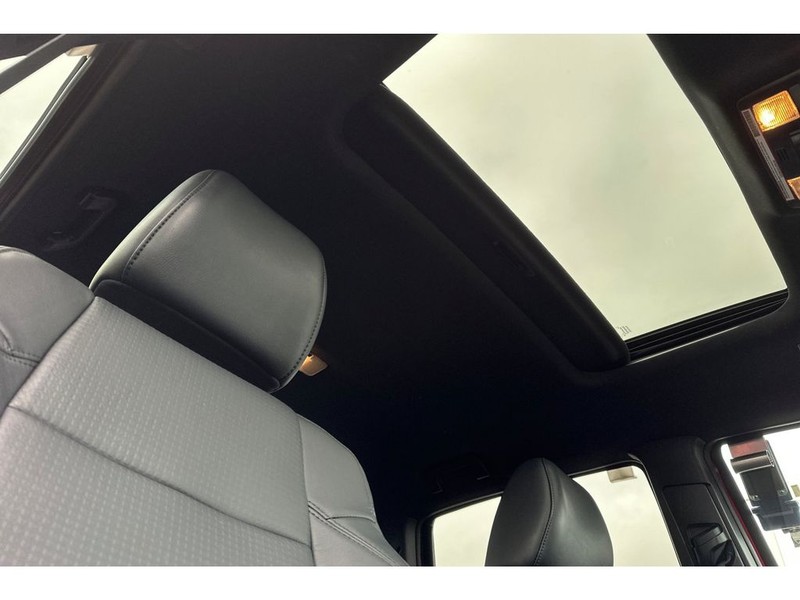 Toyota Tacoma Vehicle Full-screen Gallery Image 17