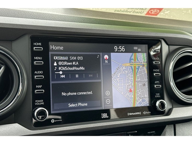 Toyota Tacoma Vehicle Full-screen Gallery Image 19