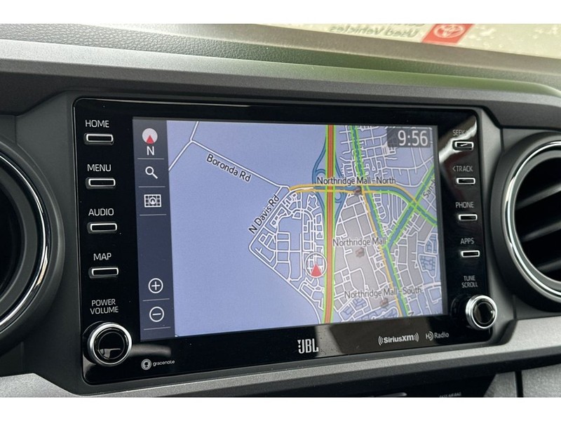 Toyota Tacoma Vehicle Full-screen Gallery Image 20