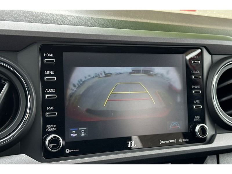 Toyota Tacoma Vehicle Full-screen Gallery Image 21