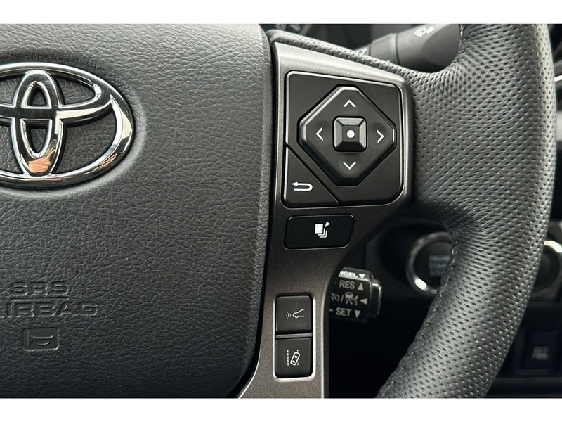 Toyota Tacoma Vehicle Full-screen Gallery Image 27