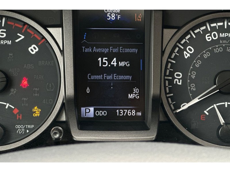 Toyota Tacoma Vehicle Full-screen Gallery Image 29