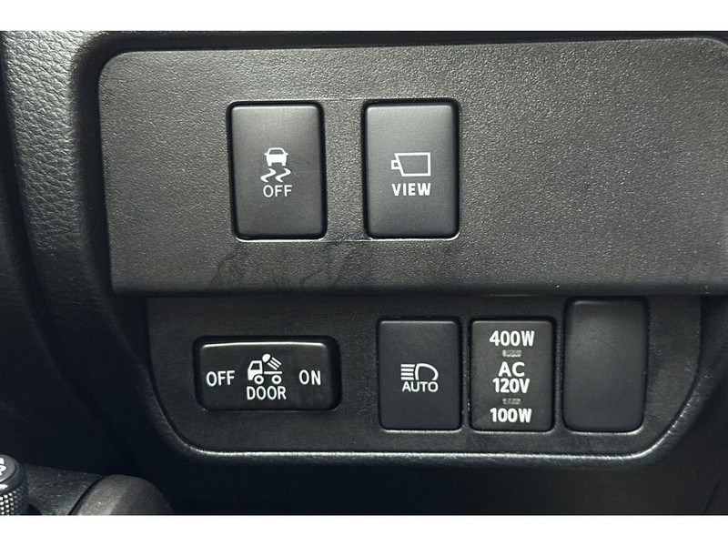 Toyota Tacoma Vehicle Full-screen Gallery Image 30