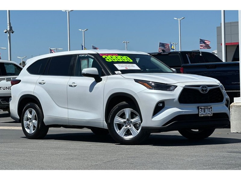 Toyota Highlander Vehicle Full-screen Gallery Image 02