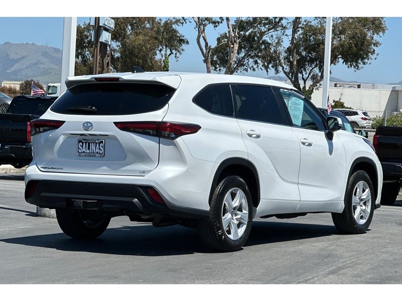 Toyota Highlander Vehicle Full-screen Gallery Image 04