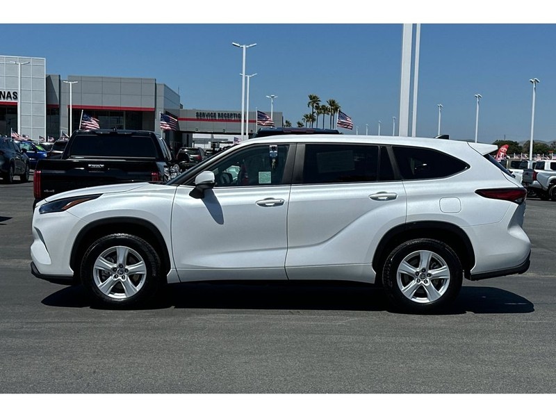 Toyota Highlander Vehicle Full-screen Gallery Image 07